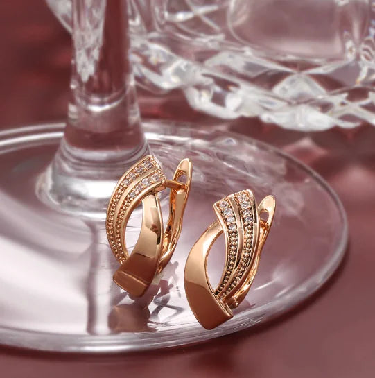 Sophisticated Jewelry Set: Rose Gold Plated Earrings & Necklace